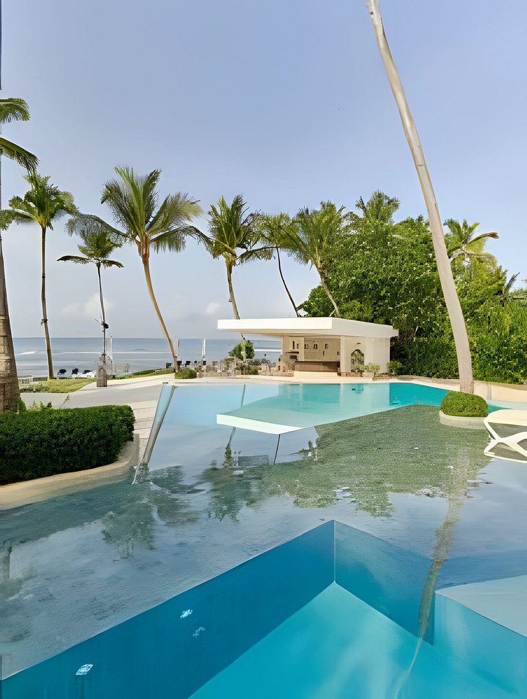 Caribbean Ocean View, 2BDRM Beachfront Apartment