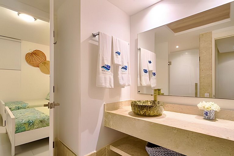 Caribbean Ocean View, 2BDRM Beachfront Apartment