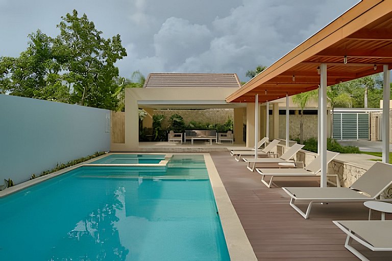 Beachside 1BDR Dreamy Apt.| BBQ + Pool & Sea View