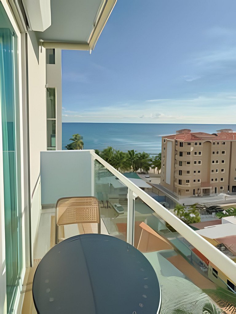 Beachside 1BDR Dreamy Apt.| BBQ + Pool & Sea View
