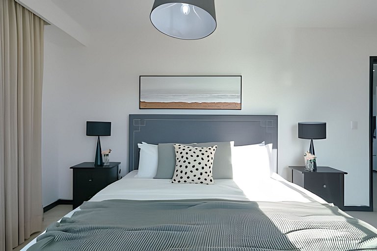 Beachside 1BDR Dreamy Apt.| BBQ + Pool & Sea View