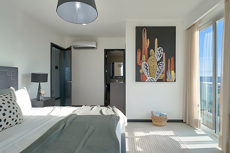 Beachside 1BDR Dreamy Apt.| BBQ + Pool & Sea View
