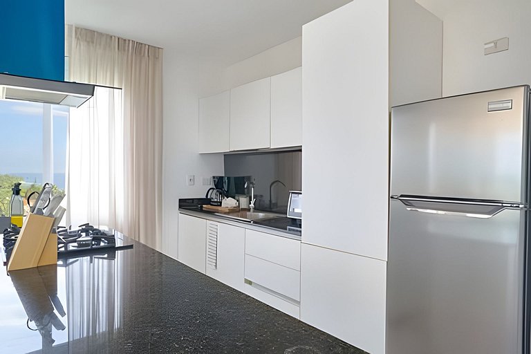 Beachside 1BDR Dreamy Apt.| BBQ + Pool & Sea View
