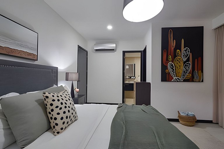 Beachside 1BDR Dreamy Apt.| BBQ + Pool & Sea View