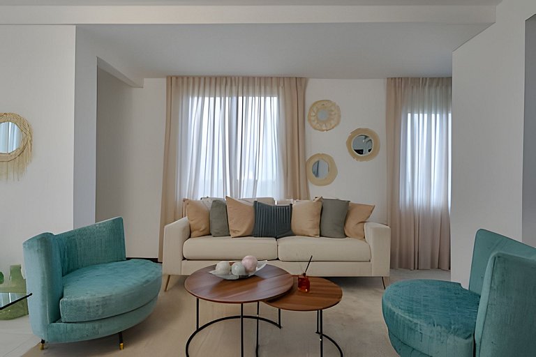 Beachside 1BDR Dreamy Apt.| BBQ + Pool & Sea View
