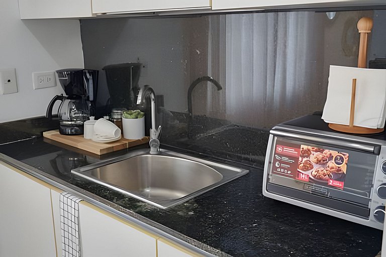 Beachside 1BDR Dreamy Apt.| BBQ + Pool & Sea View