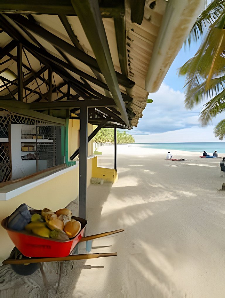 Beachside 1BDR Dreamy Apt.| BBQ + Pool & Sea View
