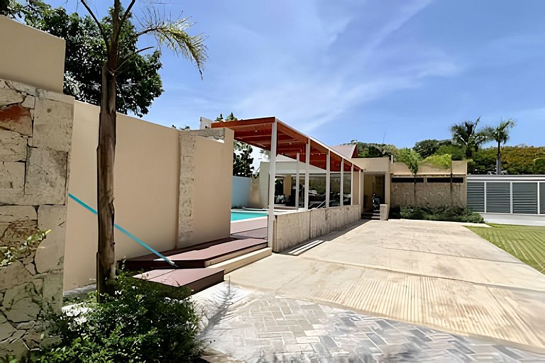 Beachside 1BDR Dreamy Apt.| BBQ + Pool & Sea View