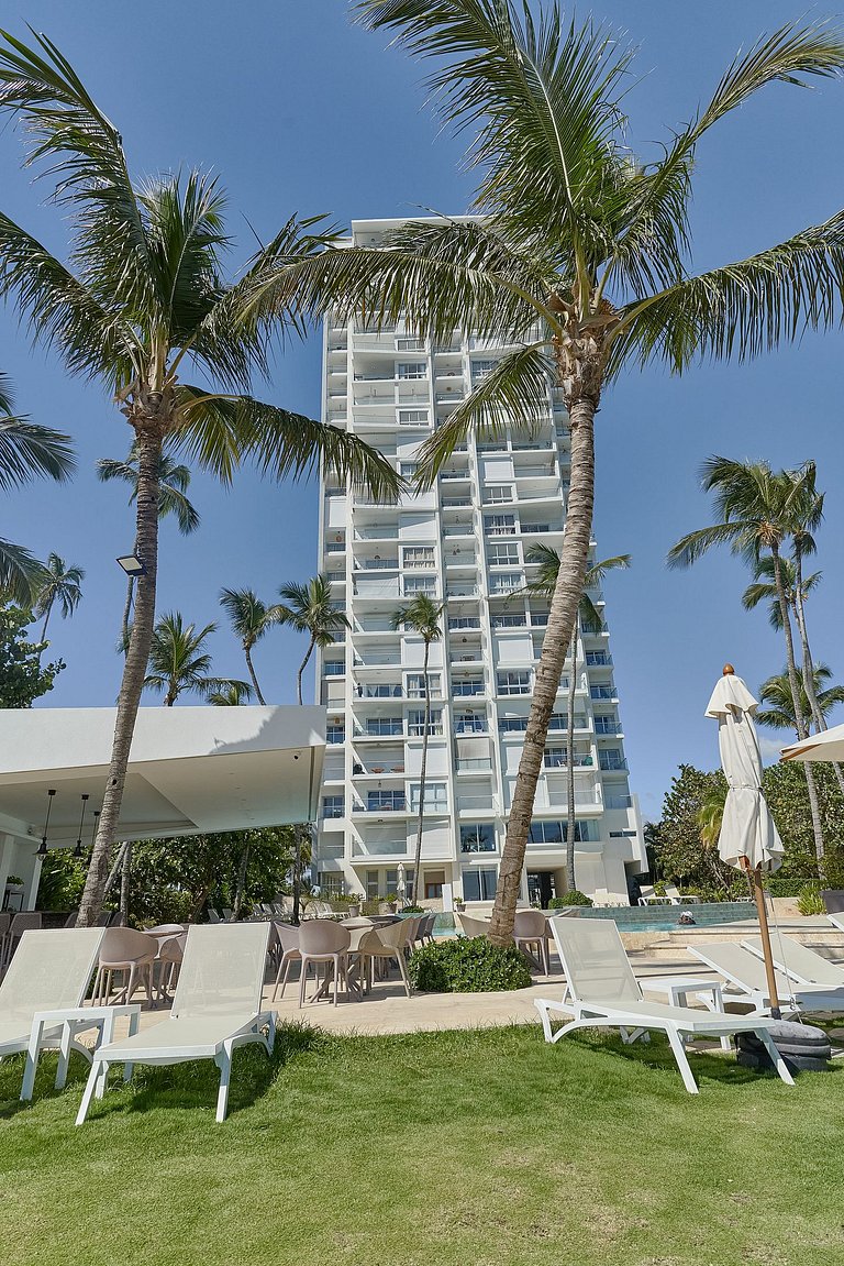 Caribbean Beachfront Apartment. W/ Scenic view