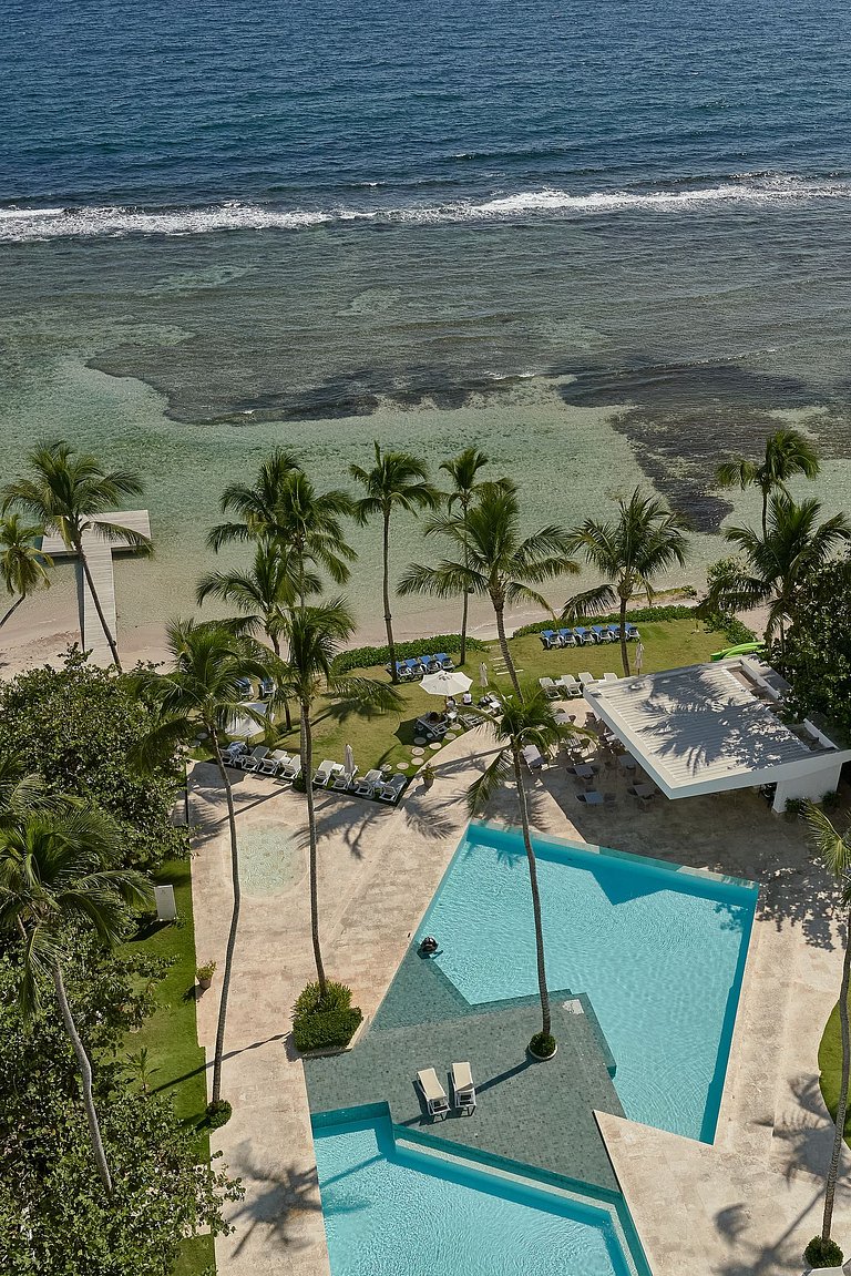 Caribbean Beachfront Apartment. W/ Scenic view