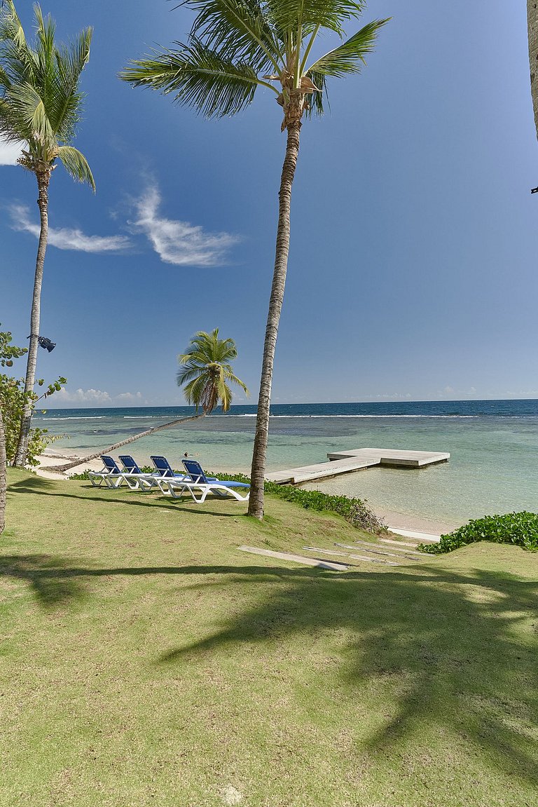Caribbean Beachfront Apartment. W/ Scenic view
