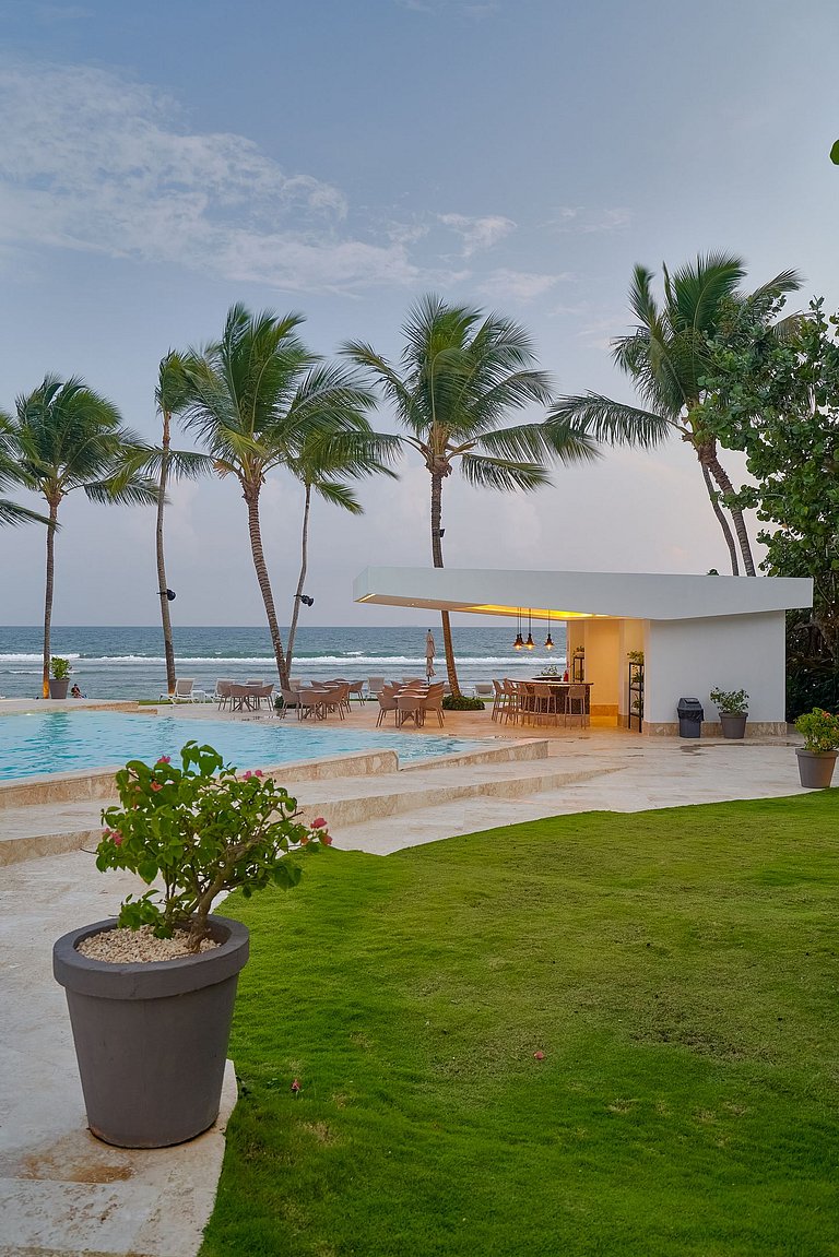 Caribbean Beachfront Apartment. W/ Scenic view