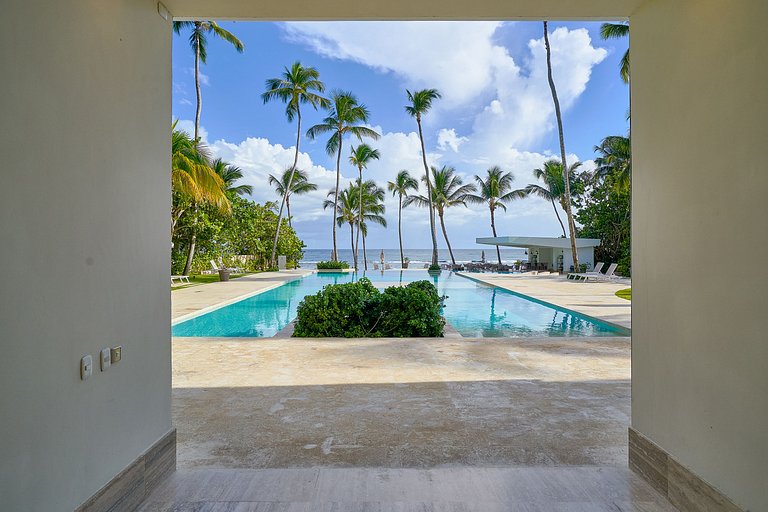Caribbean Beachfront Apartment. W/ Scenic view