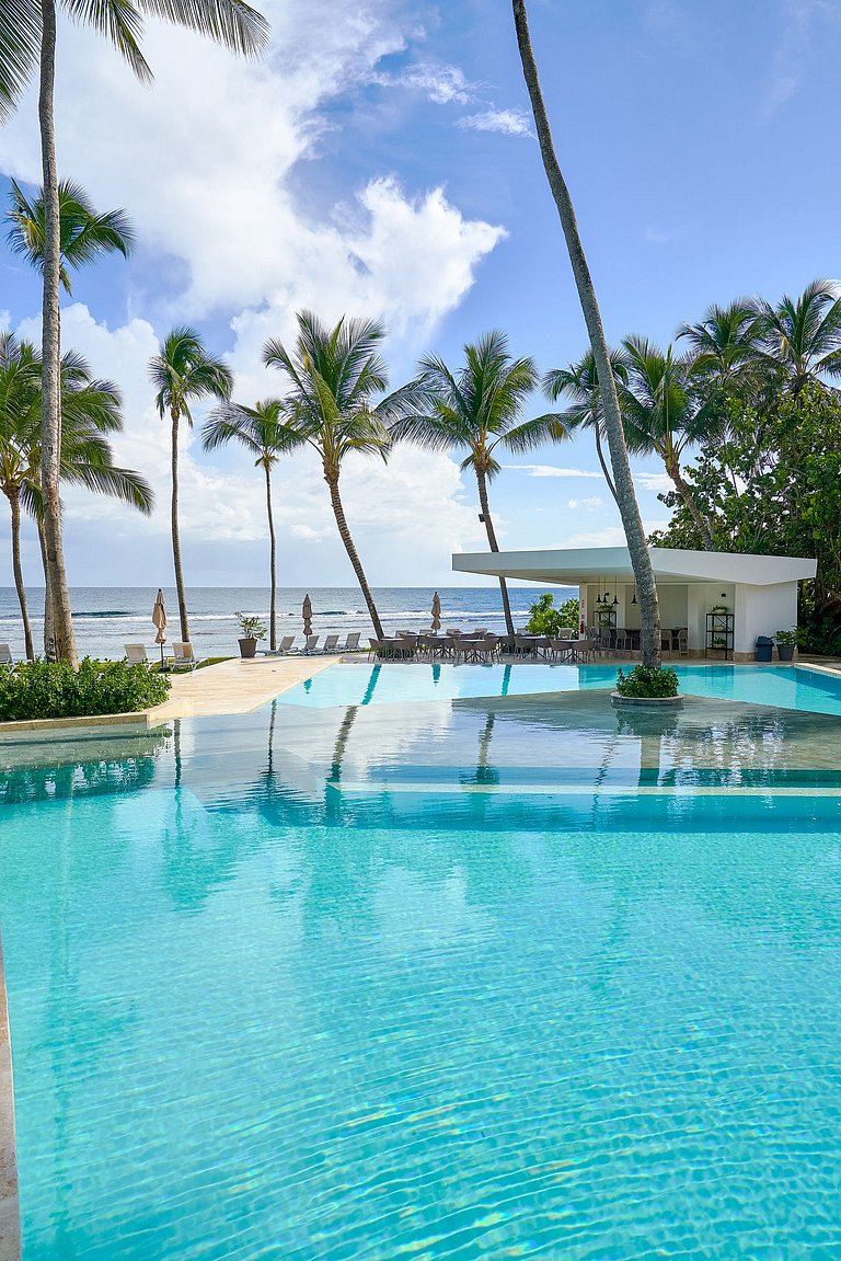 Caribbean Beachfront Apartment. W/ Scenic view