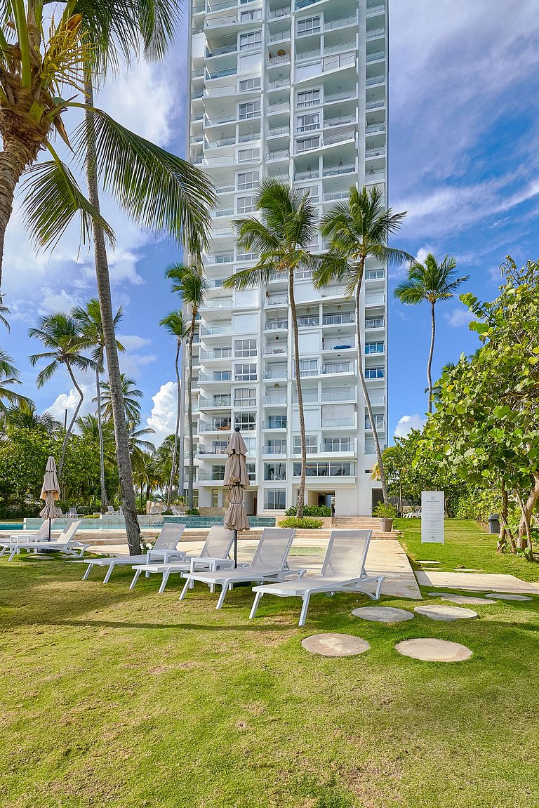 Caribbean Beachfront Apartment. W/ Scenic view