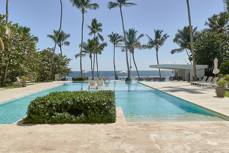 Caribbean Beachfront Apartment. W/ Scenic view