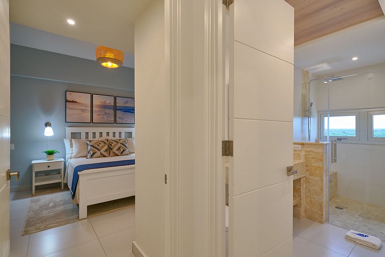 Caribbean Beachfront Apartment. W/ Scenic view