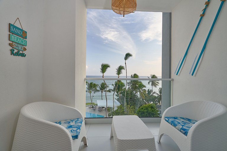 Caribbean Beachfront Apartment. W/ Scenic view